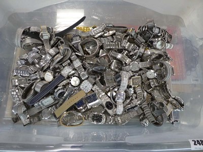 Lot 2487 - Plastic crate of assorted stainless steel...