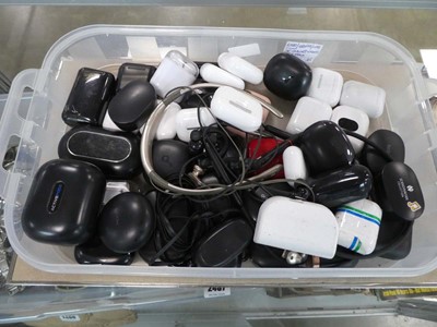 Lot 2489 - Large quantity of mixed earbuds