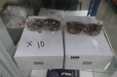 Lot 3068 - 2 boxes of sunglasses