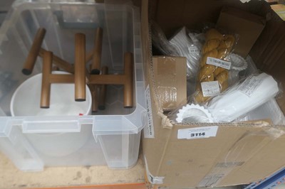 Lot 3114 - Bay of mixed household items