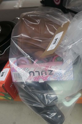 Lot 3117 - Bag of loose drinking bottles
