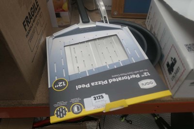Lot 3125 - Pizza wheel plus 2 frying pans