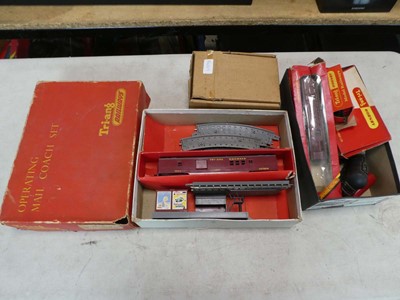 Lot 2508 - Quantity of Triang railway related items to...
