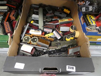 Lot 2510 - Tray of model railway rolling stock