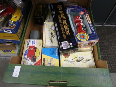 Lot 2512 - Single box collectable diecast models to...