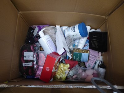 Lot 3196 - Box of various cosmetics