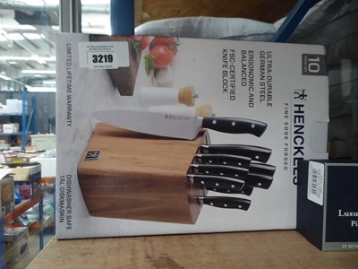 Lot 3219 - Hecklers knife block and knife set