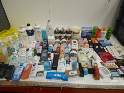 Lot 3729 - Large bag of assorted toiletries