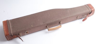 Lot 1429 - Modern canvas and leather Leg o Mutton gun case