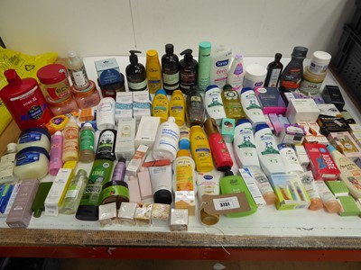 Lot 3731 - Large bag of assorted toiletries