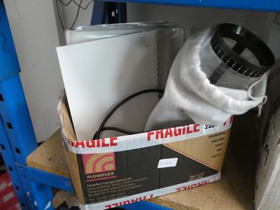 Lot 2567 - Box containing photographic equipment