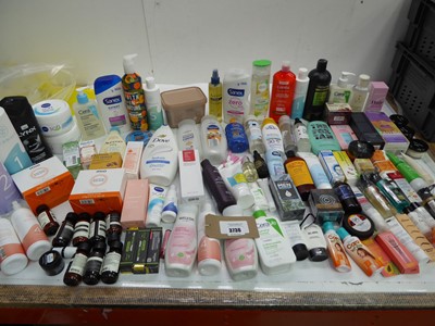 Lot 3736 - Large bag of assorted toiletries
