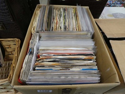 Lot 2498 - Box of vinyl records