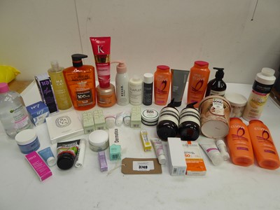 Lot 3749 - Selection of branded toiletries including No....