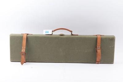 Lot 1432 - Green canvas lightweight gun case, interior...