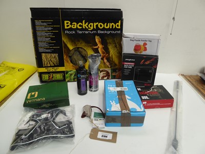 Lot 3764 - Rock Terrarium background, pet cooling mat,...