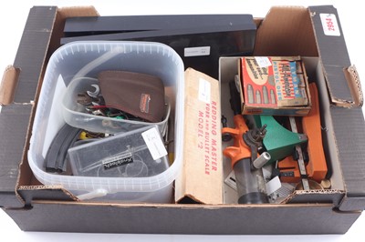 Lot 2954 - Tray of reloading and shooting accessories to...