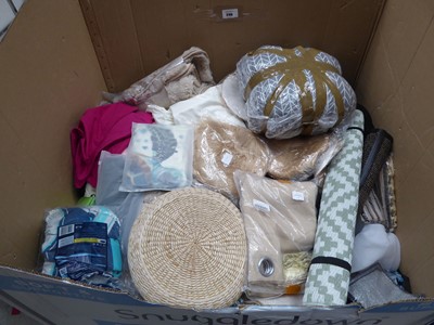 Lot 3789 - Large pallet of assorted bedding, cushions,...