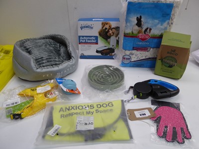 Lot 3796 - Automatic pet feeder, pet bed, Nervous dog...
