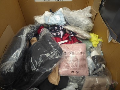 Lot 3686 - Pallet containing mixed ladies and men's clothing