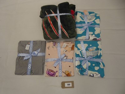 Lot 3905 - 5x The Oodie in various styles