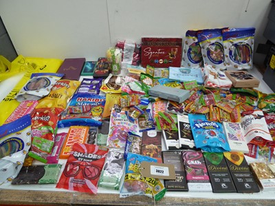 Lot 3822 - Confectionary including candy, Liqueur...