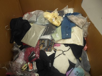 Lot 3923 - Pallet containing mixed ladies and men's clothing
