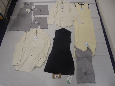 Lot 3947 - Selection of T/ALA sportswear