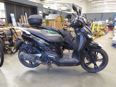 Lot 4011 - (LB22 NLU) 2022 Peugeot Tweet 125 Moped in...