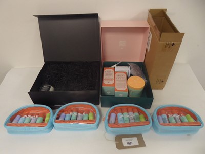 Lot 1007 - 6x Cosmetic gift sets to include Bubble...