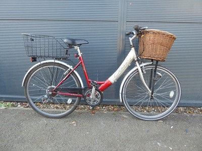 Lot 4025 - City 7 Classic silver and red town bike with...