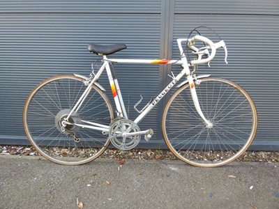Lot 4031 - Peugeot white vintage racing bike