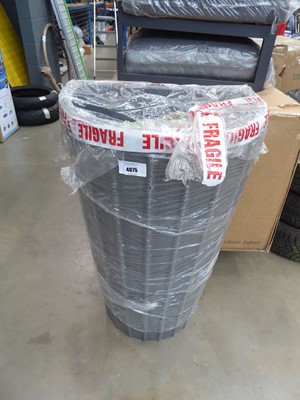 Lot 4075 - Ecosure garden water butt with top planter design