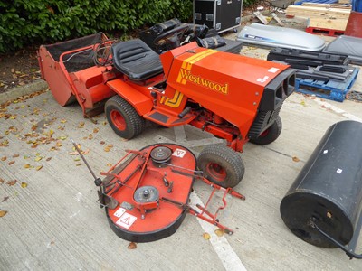 Lot 4182 - Westwood ride-on tractor mower with flailing...