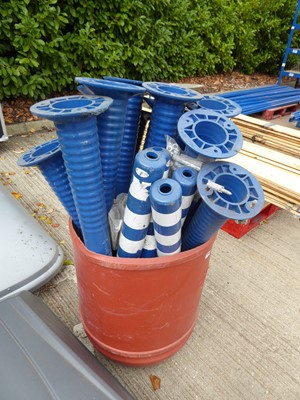 Lot 4193 - Plastic barrel with a quantity of Pittman...