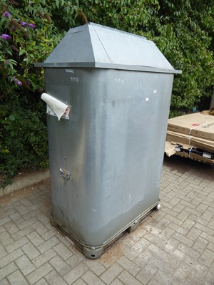 Lot 4214 - 1000 litre diesel tank