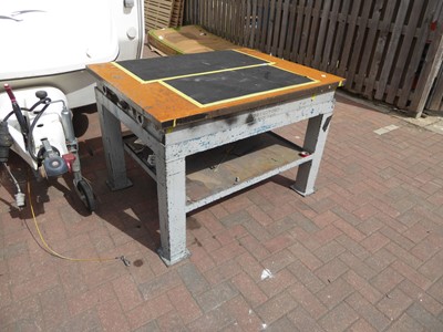 Lot 4222 - Heavy duty workshop table