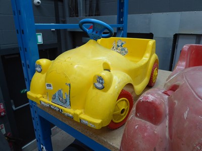 Lot 4255 - Triang 1950s pedal car early Noddy plastic design