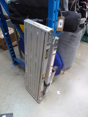 Lot 4280 - Rhino pop-up decorators platform