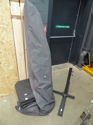 Lot 4281 - Garden parasol with weighted base and cover