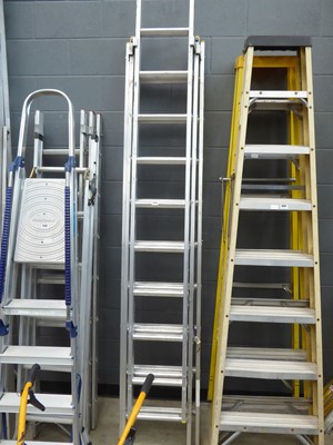 Lot 4292 - Aluminium 3-section leaning ladder
