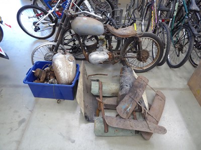Lot 4013 - BSA Bantam Super with an assortment of various...