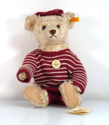 Lot 271 - A Steiff fully jointed 'Classic' bear