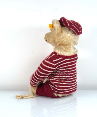Lot 271 - A Steiff fully jointed 'Classic' bear