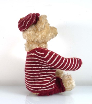 Lot 271 - A Steiff fully jointed 'Classic' bear