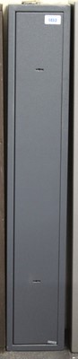 Lot 1453 - Three-gun security cabinet, with 2 sets keys,...