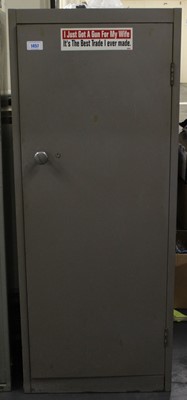 Lot 1457 - Metal storage cabinet, 24x18x61 ins
