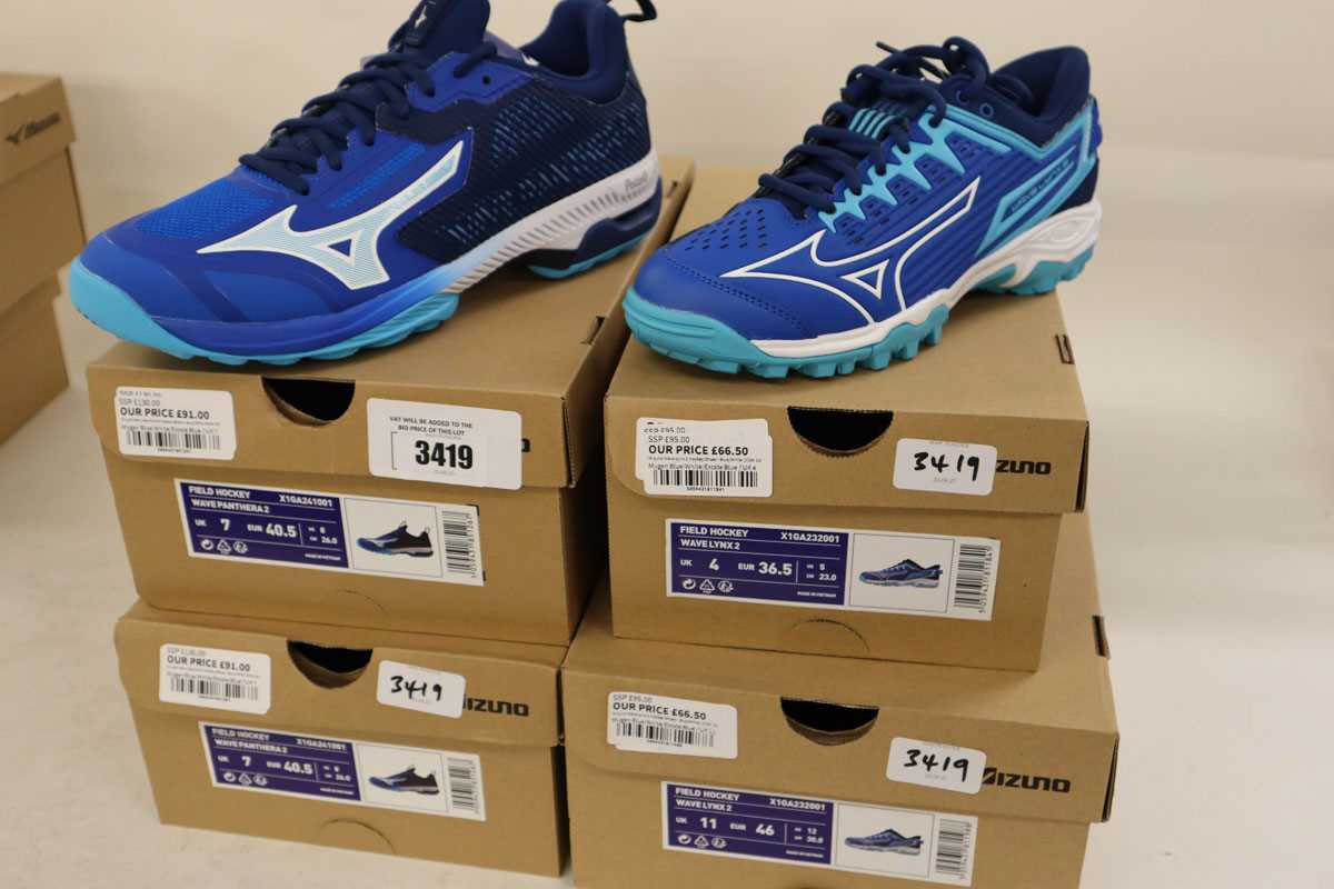 Lot 4x pair of of Mizuno Wave hockey shoes