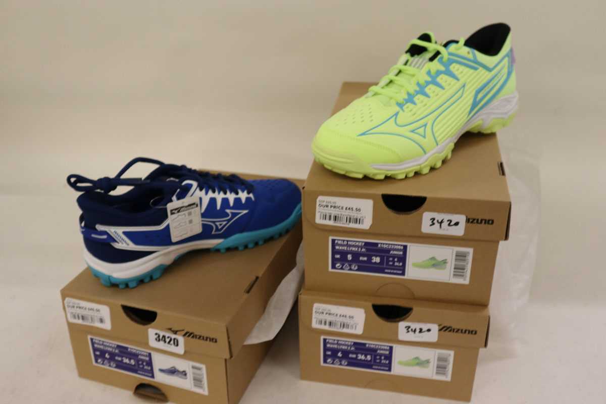 Lot 3 x pair of assorted Mizuno Wave Junior size...