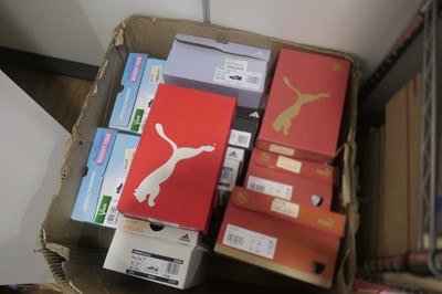 Lot Large box containing 13 pairs of assorted...